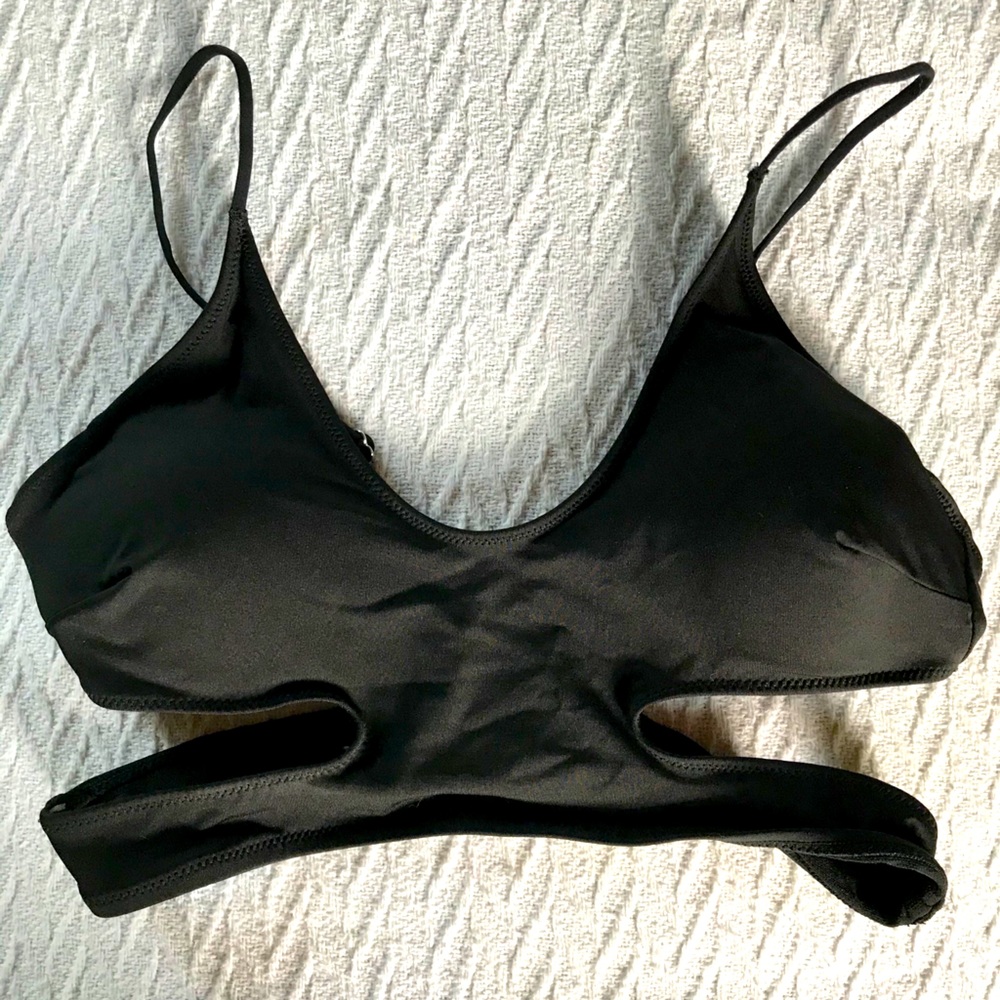 H&M bathing suit top size small